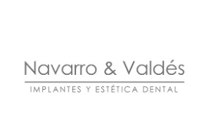 Una de las mejores clínicas de implantología dental en España es Clínica Dental Navarro, logo