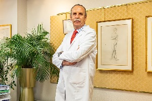 Uno de los mejores cirujanos plásticos en España es Dr. Castro Sierra, logo