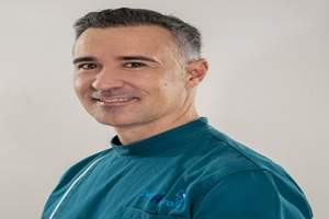 Dr. Tomás Parrillas