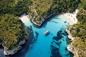 destinos de playa en España - logo de Cala Macarella
