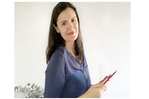 Uno de los mejores community managers freelance en España es Itziar Ruz, logo