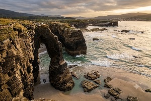destinos de playa en España - logo de Playa de As Catedrais