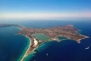 destinos de playa en España - logo de Playa de Ses Illetes