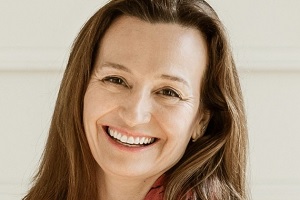 Carmen Romero, logo